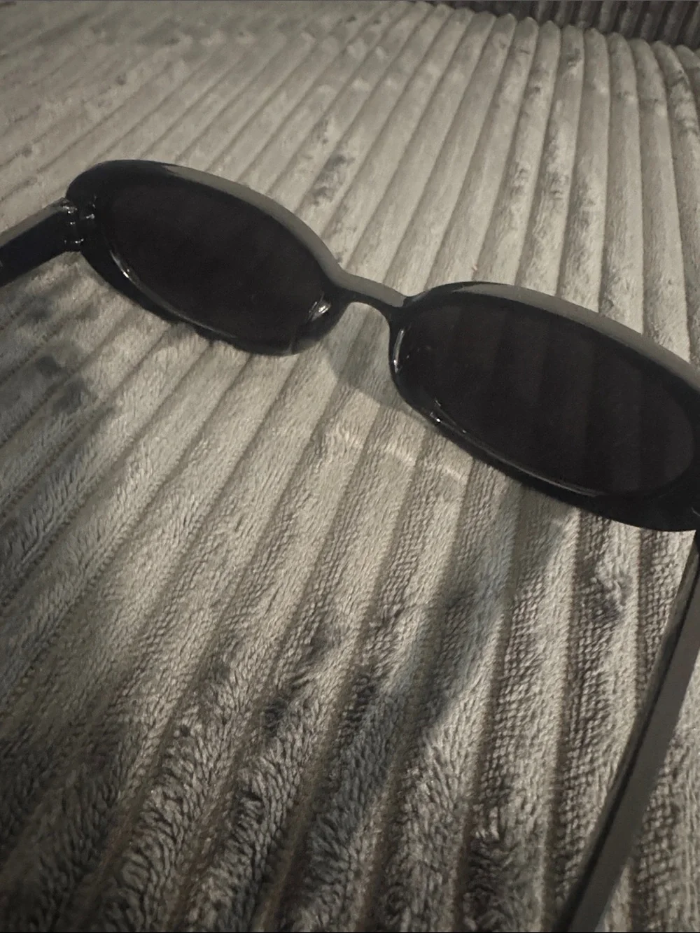 Classic Black Oval Women's Sunglasses - Unbranded